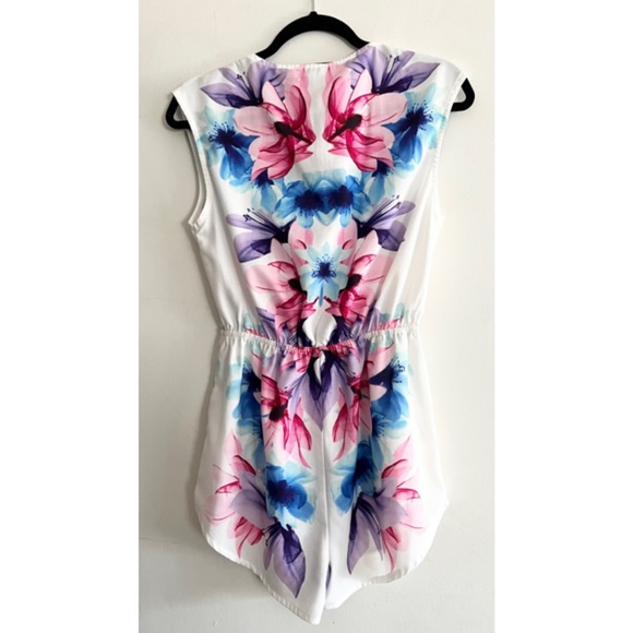 Tobi Floral Deep-V Romper - Picture 6 of 6